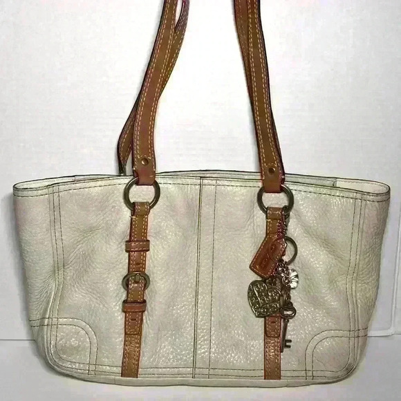 COACH Chelsea Tote Overshoulder Handbag Genuine Pebble Leather Cream Tan Heart - Picture 1 of 15